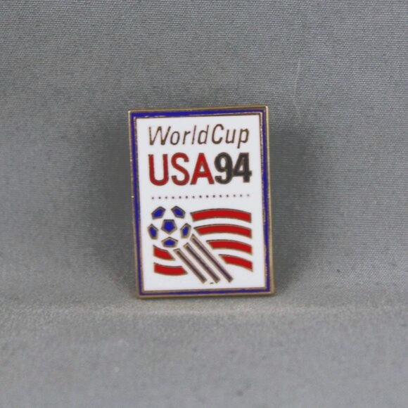 1994 World Cup of Soccer Pin - Inlaid Official Logo - Peter David - Picture 3 of 3